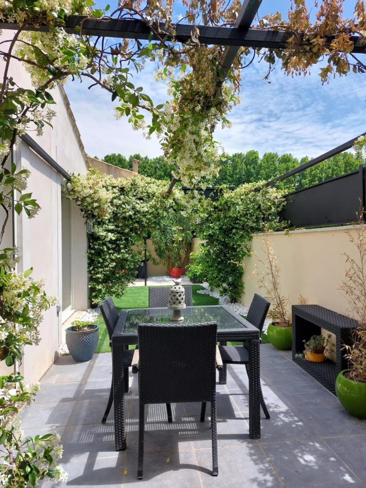 Maison Entiere Redessan Exterior foto
